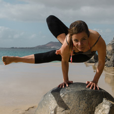 PARSVA BAKASANA Variation – Lanzarote